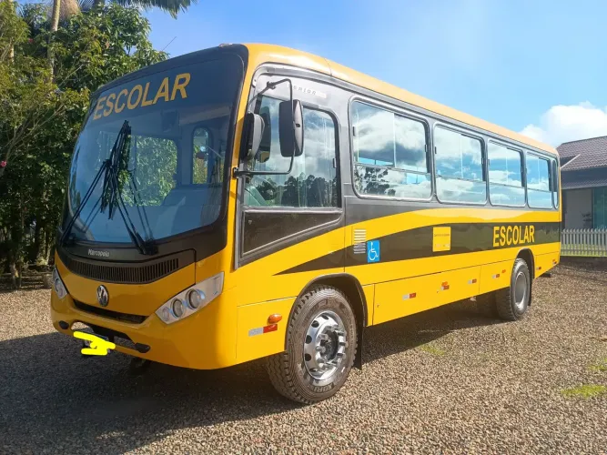Ônibus escolar 