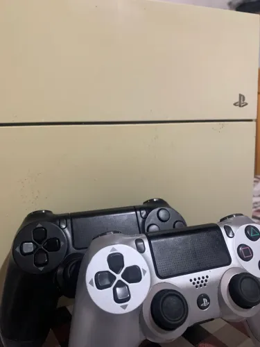 Ps4 mais 2 controles
