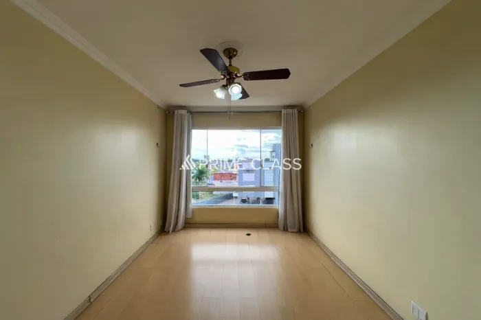 Apartamento 2 dormitórios, semimobiliado, vaga coberta, Bairro Cristal - aceita Financiame
