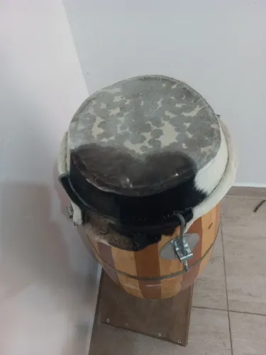 Vende um atabaque 350 reais 