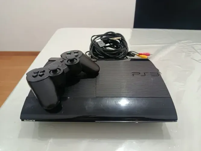 PS3 SUPER SLIM - desbloqueado - jogos na memoria - 1 controle - loja livre pra baixar 
