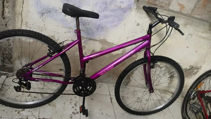 Bike feminina com lilás pintura original bike semi-nova valor r$ 450 bairro George Américo