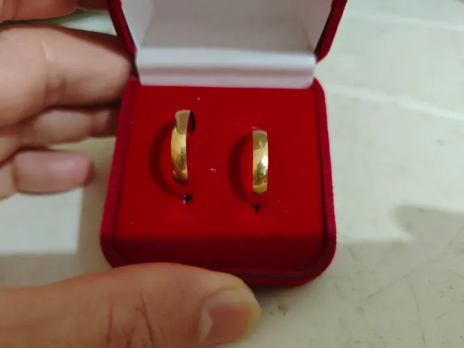 Alianças par ouro 18...usadas....