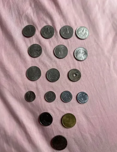 Colecionador moedas e nota antiga