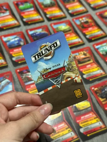 Jogo de Cartas - Super Trunfo Carros 2 Disney Pixar