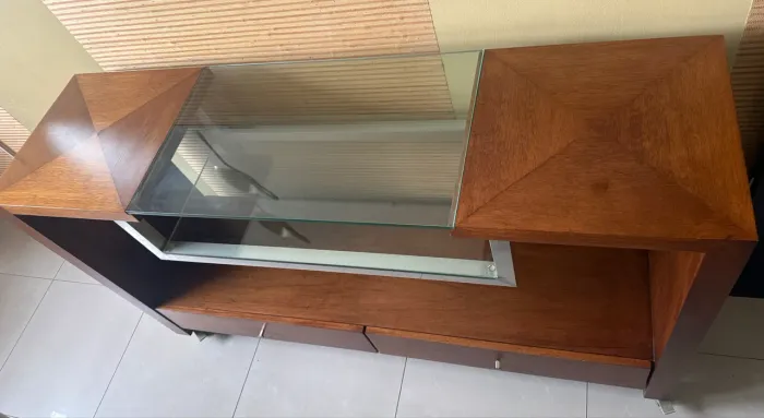 Aparador com duas gavetas 