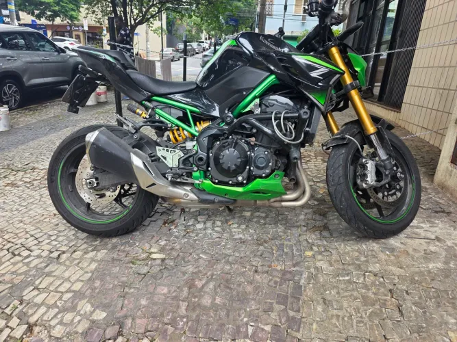 Z900 R Edition