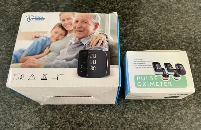 KIT OXMETRO MAIS MEDIDOR DE PRESÃO RECARREGAVEL 