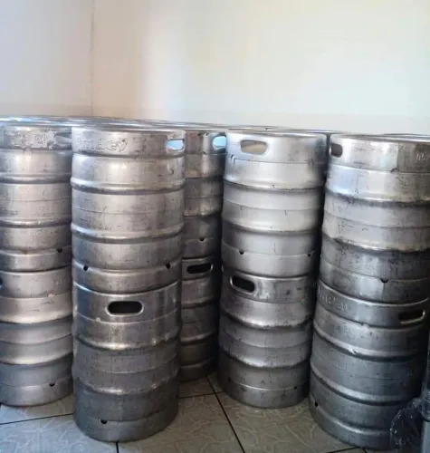 Barril de chopp 50 litros PARA CHOPP ARTESANAL liso usado vazio, SO O CASCO 