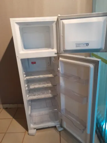 GELADEIRA OTIMO ESTADO DE CONSERVAÇÃO