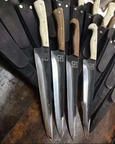 Facas de aço carbono