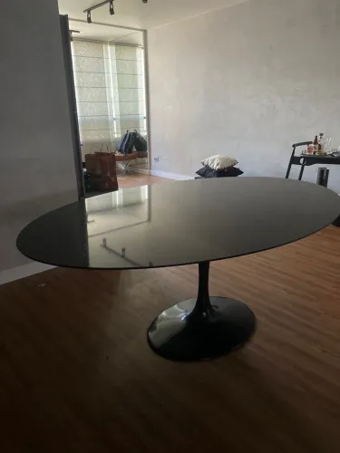 Mesa de jantar oval em granito sarineen