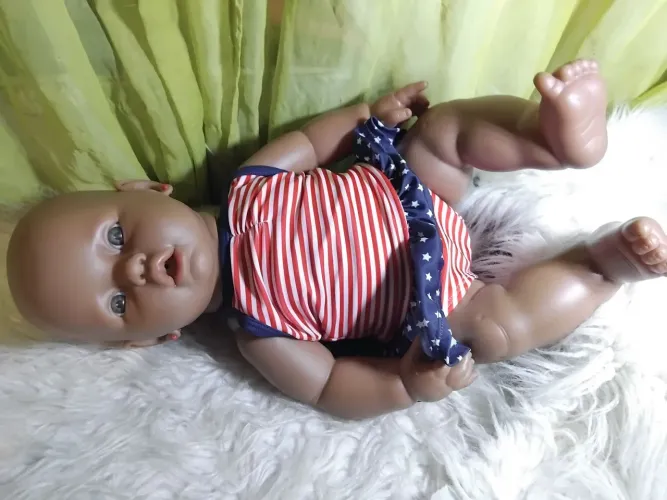 Boneca antiga 55 cm negra faz xixi