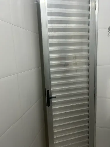 Porta de alumínio 60x210