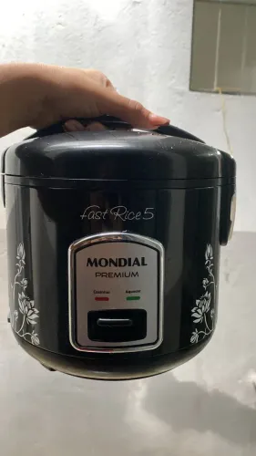     Panela Elétrica em Ótimo Estado