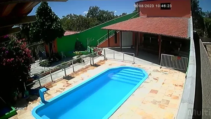 ? Piscina de fibra para deixar seus momentos mais refrescantes.