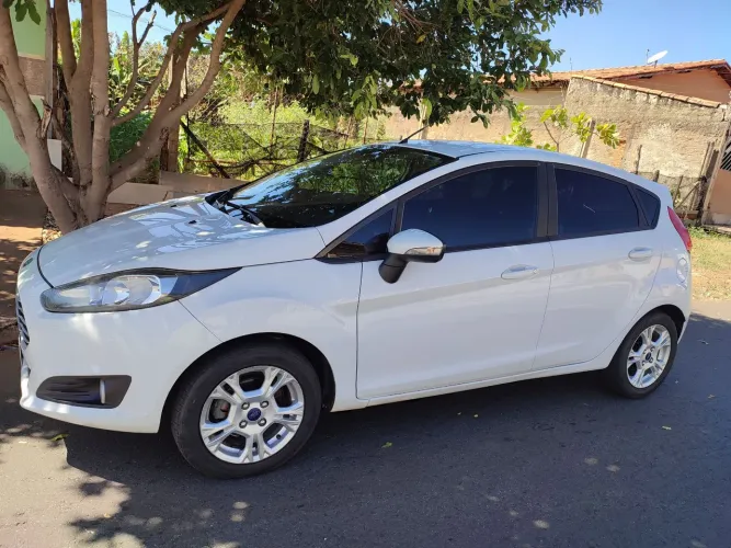 Ford Fiesta 1.6 16V Flex Aut. 5P 2016