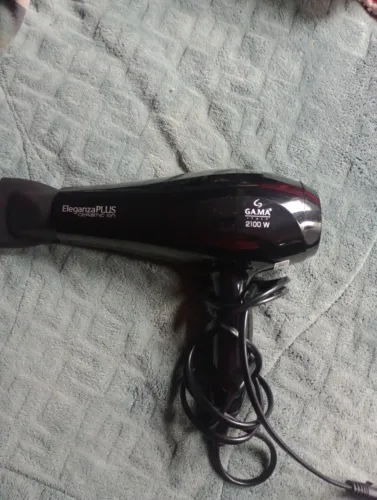 Secador de cabelo praticamente novo