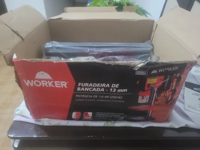 Maquina de fura de bancada 