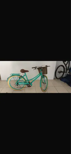 Bicicleta Azul: em alumínio, 6 marchas. (Guidom está enferrujado). 350 R$