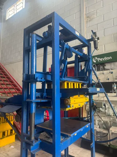 Máquina Premol para fabricação de blocos de concreto