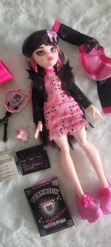 Boneca Monster High Draculaura Fearbook