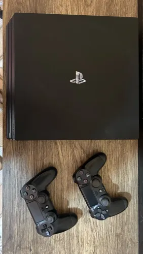 PS4 PRO, 1TB, 2 controles