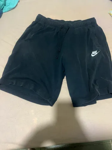 short nike club preto tamanho P