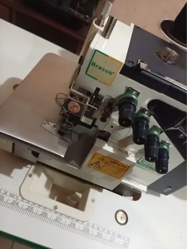 Máquina overlock ponto cadeia