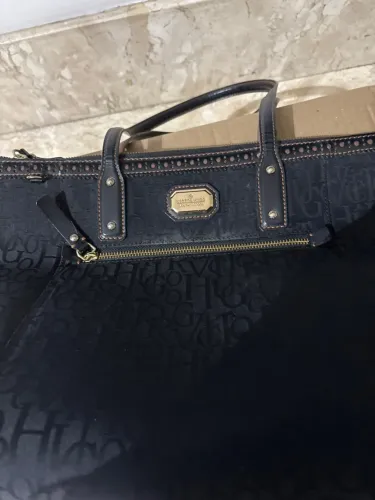 Bolsa preta Vitor Hugo