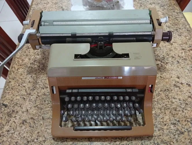 Máquina de escrever Olivette