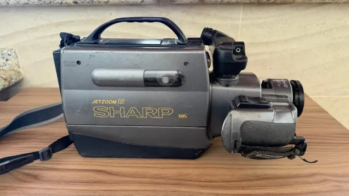 FILMADORA SHARP JETZOOM 12 VL-310B (PARA CONSERTO OU APROVEITAR PEÇAS)