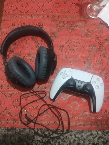 vendo controle original do PS5 mas fone de ouvido JBL original