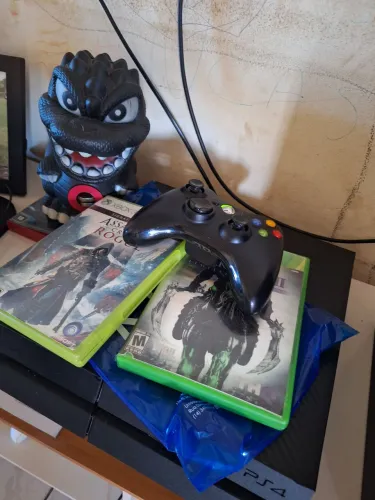 Xbox 360 Super Slim E (2015) Bloqueado + 2 Controles Originais + 3 Jogos