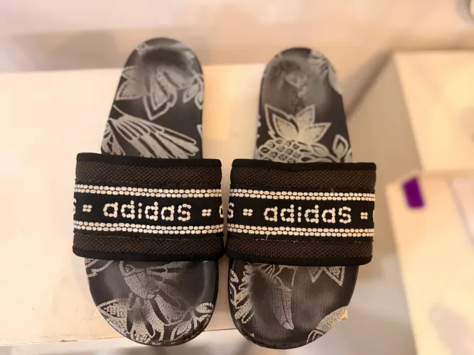 Chinelo Adidas-Farm tamanho 38