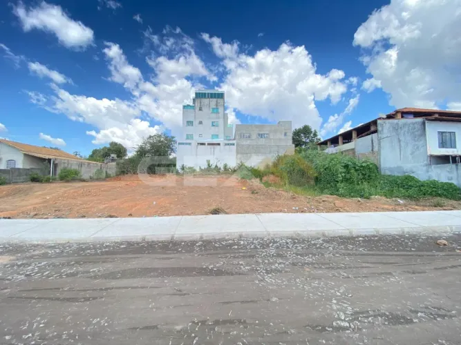 Terreno à Venda com 360m² no Bairro Alvorada em Divinópolis MG.