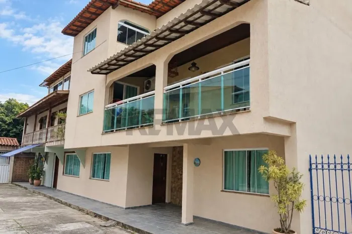 À venda Casa de Vila com 3 pavimentos e excelente localização no Jardim Flamboyant, Centro