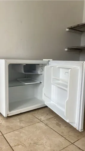 Frigobar Midea 47lts branco 127v
