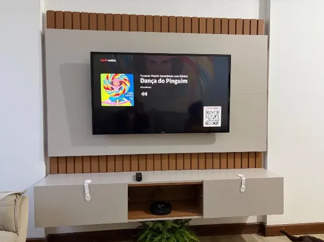 Rack com painel para TV