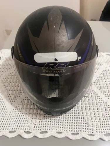 Capacete usado tamanho 56