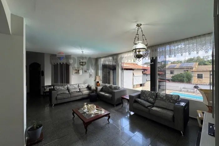 CASA 4 QUARTOS, SUÍTE, PISCINA E 2 VAGAS NO ITAPOÃ!