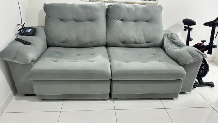 Sofá retratil e reclinável