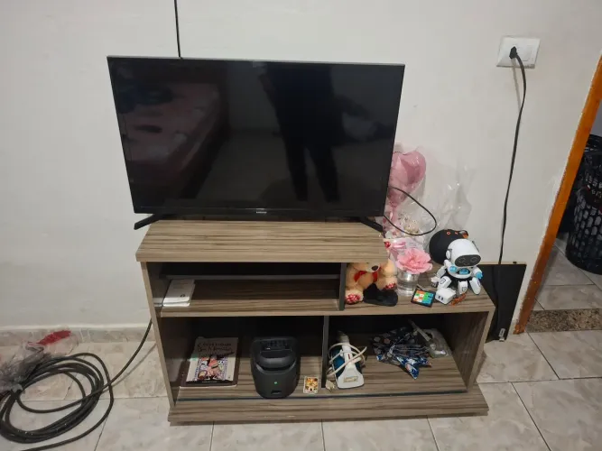 32 polegadas + aparelho  q vira smart + rack td por 500