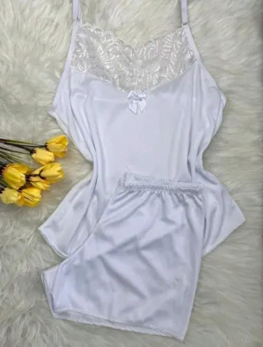 Pijama branco com renda