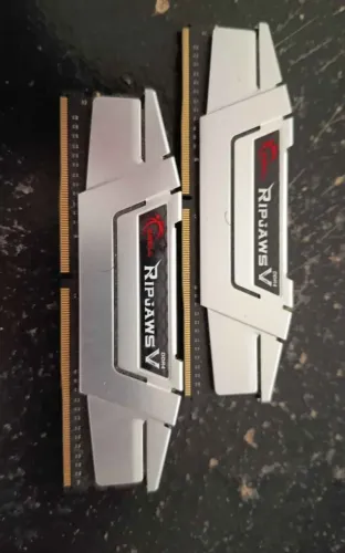 Memória ram 2x8 ddr4 ripjaws