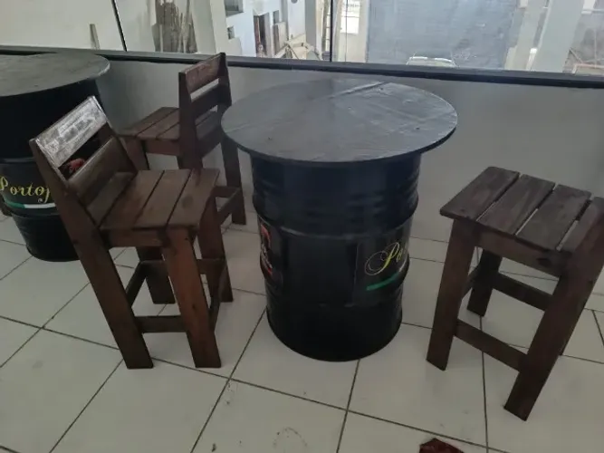 Kit Bistro Barril com Cadeiras