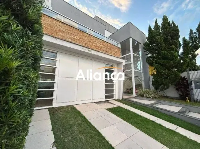 Casa para Aluguel com 3 dormitórios 1 suíte, churrasqueira e 2 vagas de carro no bairro Pa