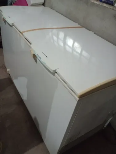 Vendo freezer horizontal Eletrolux 477 litros pouco usado vendendo pq não estou usando