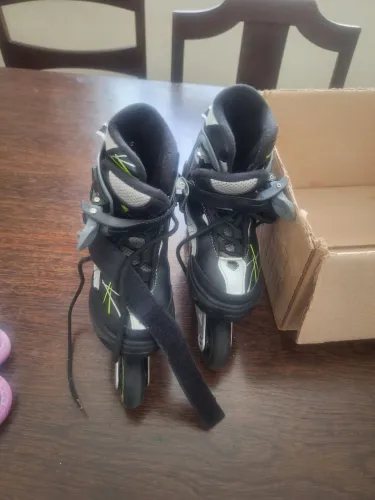 Patins semi novo , ótimo estado o par