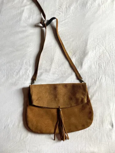 Bolsa transversal boho chic camurça